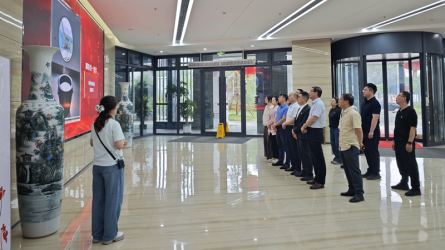 甘肃省新业资产经营有限责任公司参观甘肃工程咨询集团廉洁文化作品展